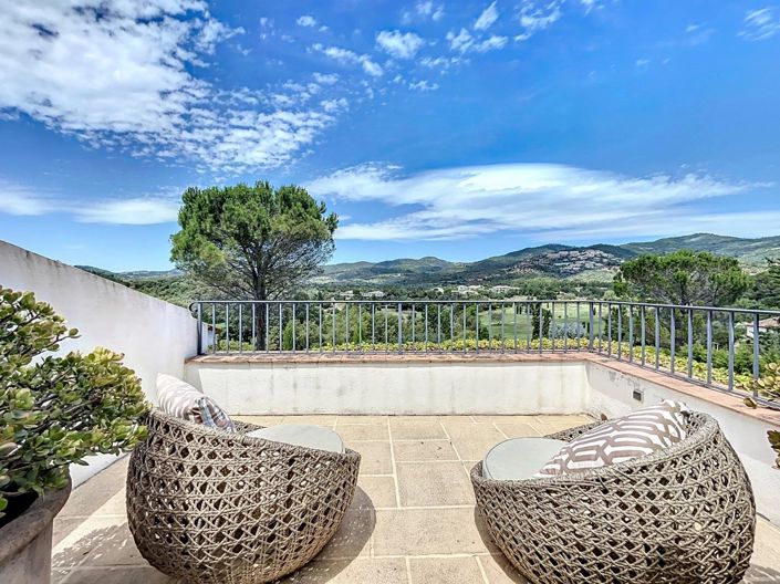 Image No.16-6 Bed House for sale