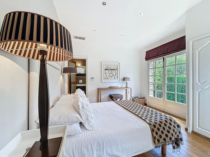 Image No.17-6 Bed House for sale