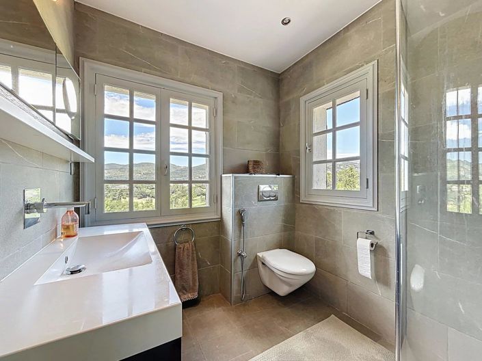 Image No.18-6 Bed House for sale