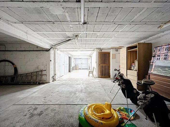 Image No.28-6 Bed House for sale