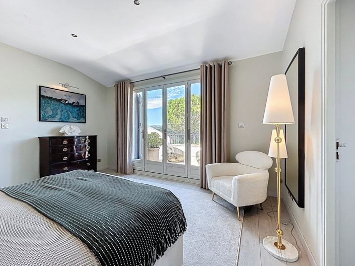 Image No.29-6 Bed House for sale