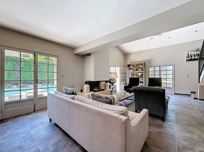 Image No.5-6 Bed House for sale