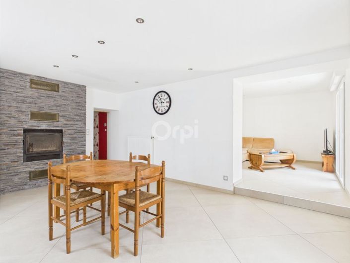 Image No.7-5 Bed House for sale