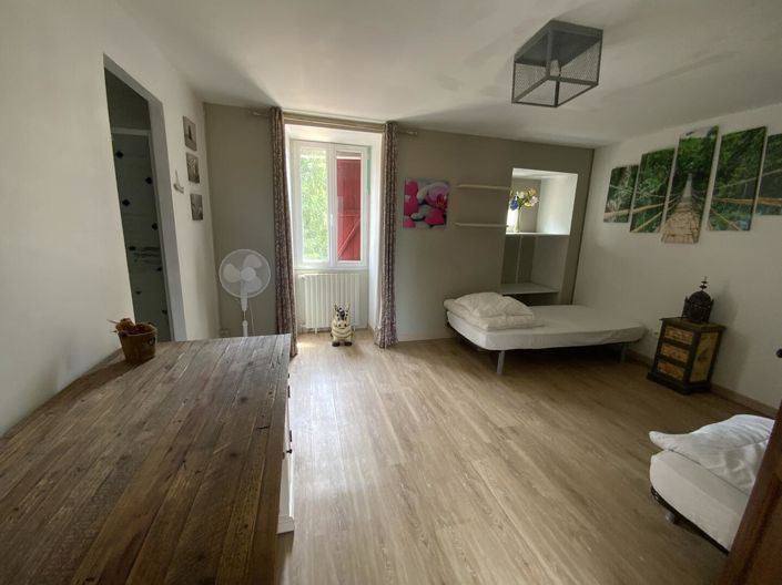 Image No.11-6 Bed House for sale