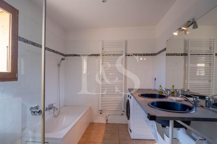 Image No.32-6 Bed House for sale