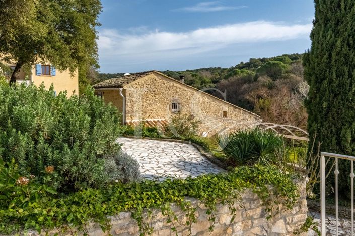 Image No.8-6 Bed House for sale