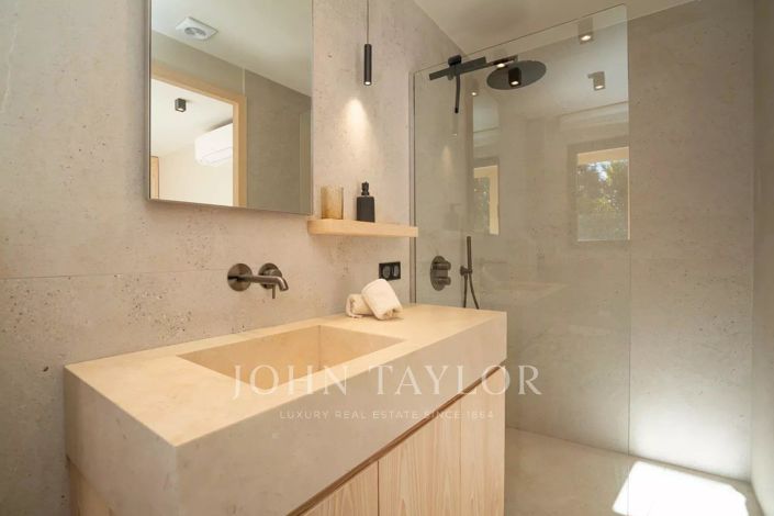 Image No.15-6 Bed House for sale