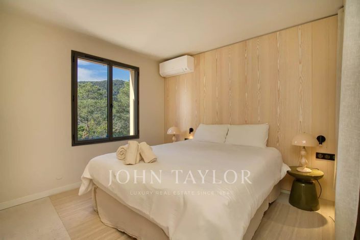 Image No.16-6 Bed House for sale