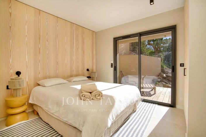 Image No.17-6 Bed House for sale