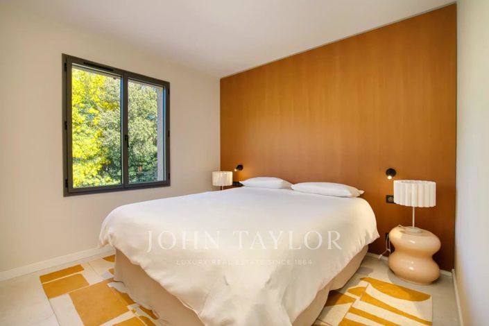 Image No.19-6 Bed House for sale