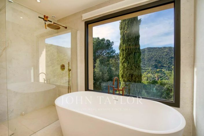 Image No.20-6 Bed House for sale