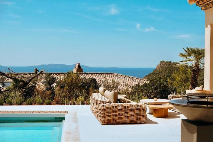 Image No.7-6 Bed House for sale