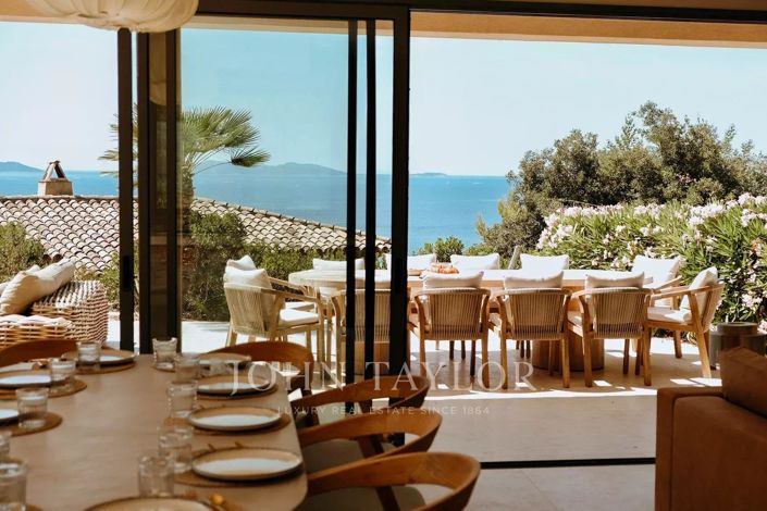 Image No.8-6 Bed House for sale