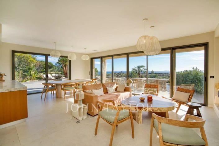 Image No.9-6 Bed House for sale