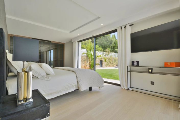 Image No.24-4 Bed House for sale