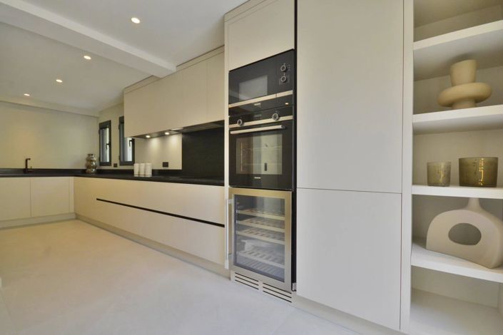 Image No.25-4 Bed House for sale