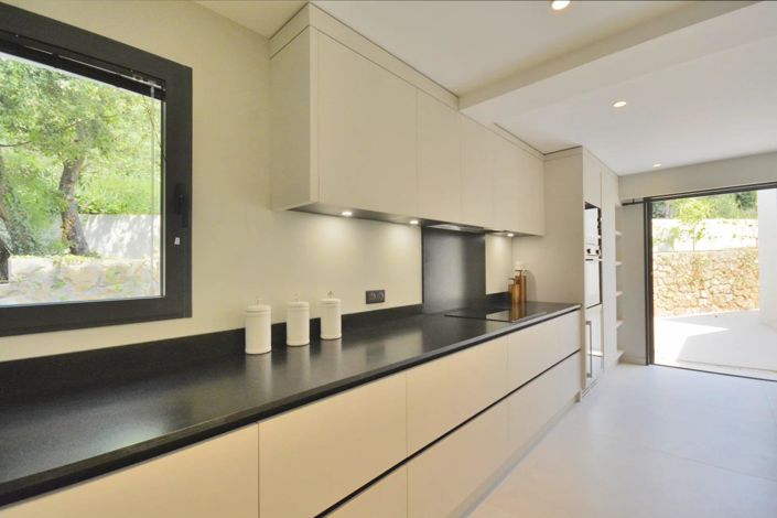 Image No.26-4 Bed House for sale