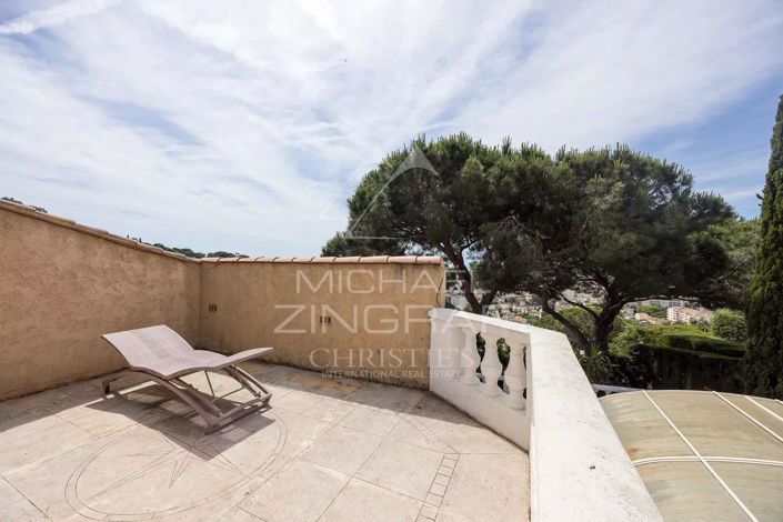 Image No.8-6 Bed House for sale