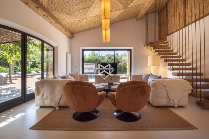 Image No.7-5 Bed House for sale