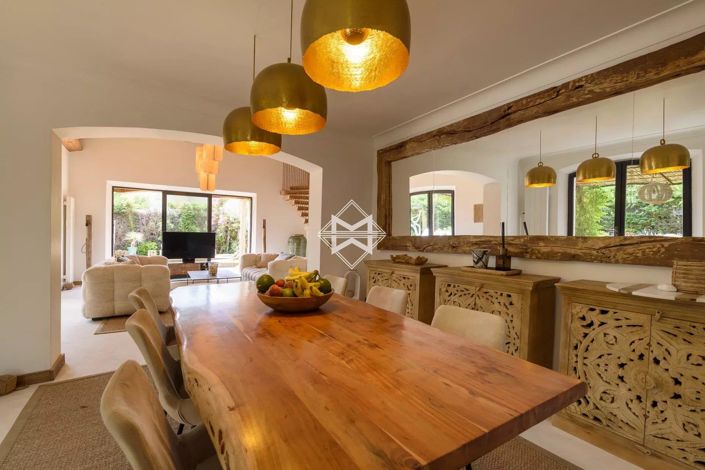 Image No.8-5 Bed House for sale