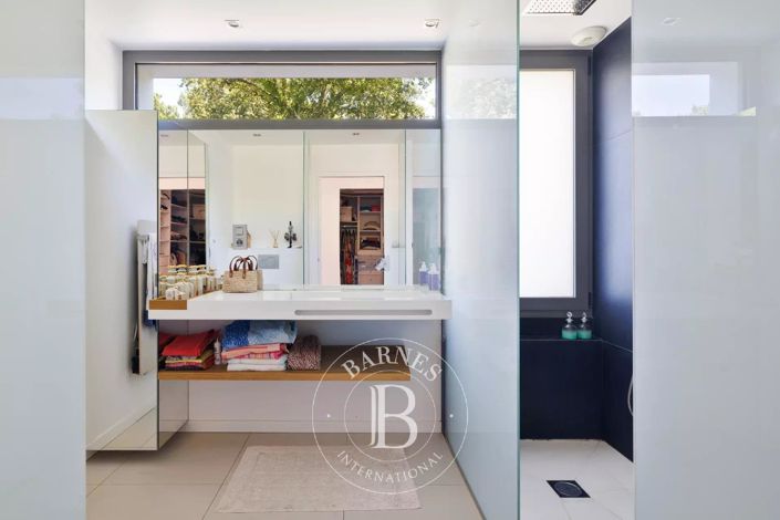 Image No.17-3 Bed House for sale