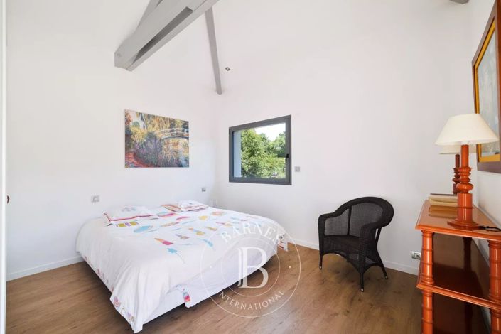 Image No.19-3 Bed House for sale