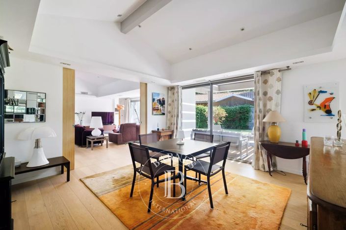 Image No.8-3 Bed House for sale