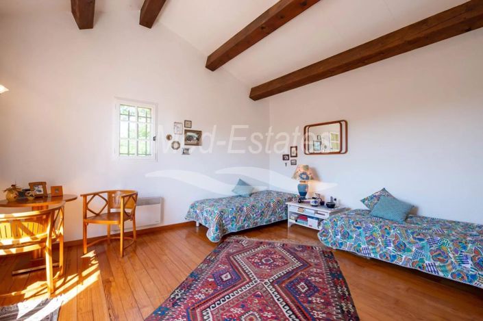 Image No.19-3 Bed House for sale