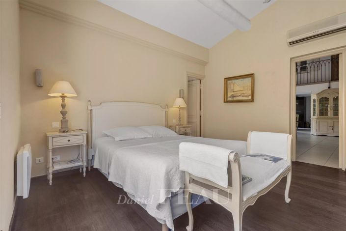 Image No.15-4 Bed Apartment for sale