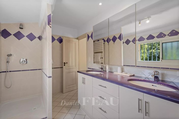 Image No.18-4 Bed Apartment for sale