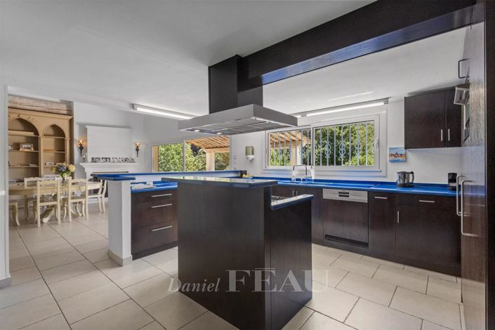 Image No.7-4 Bed Apartment for sale