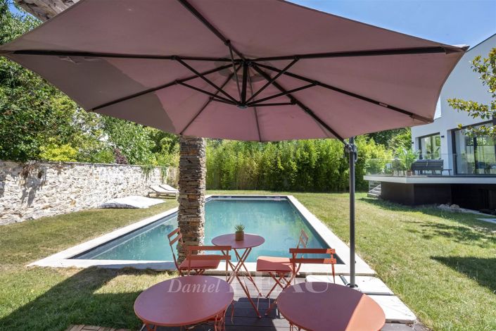 Image No.10-6 Bed House for sale