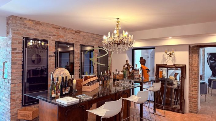 Image No.5-6 Bed House for sale