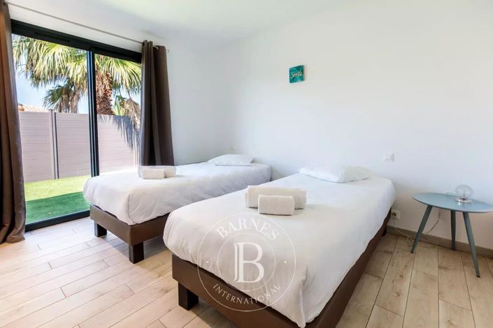 Image No.13-4 Bed House for sale