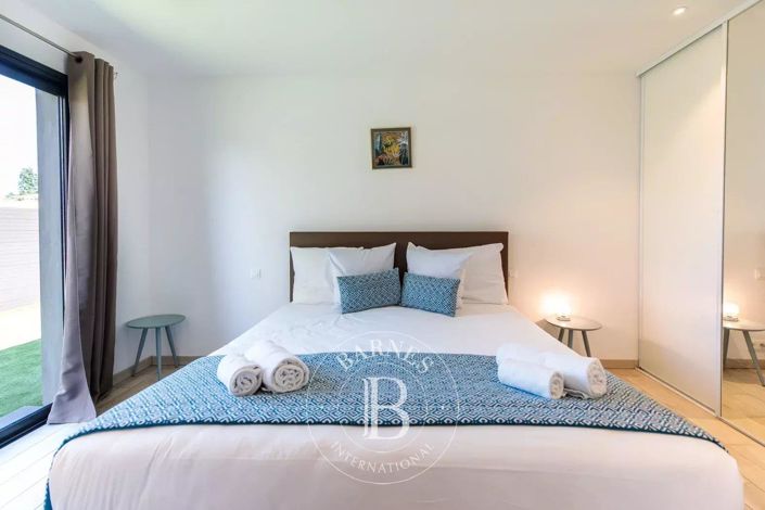 Image No.14-4 Bed House for sale