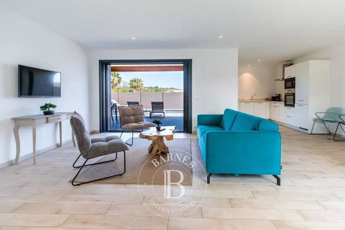 Image No.4-4 Bed House for sale