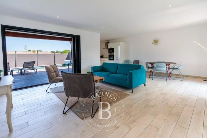 Image No.9-4 Bed House for sale