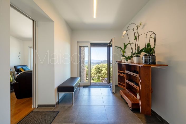 Image No.21-4 Bed House for sale