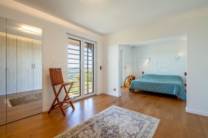 Image No.22-4 Bed House for sale