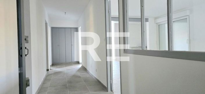 Image No.11-2 Bed House for sale