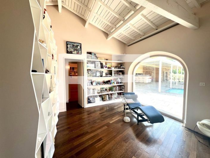 Image No.6-7 Bed House for sale