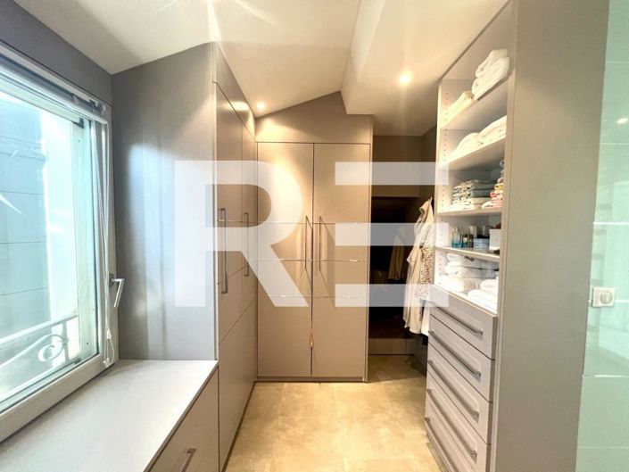 Image No.9-7 Bed House for sale