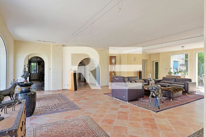 Image No.7-7 Bed House for sale