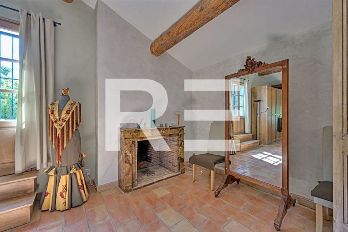 Image No.8-7 Bed House for sale