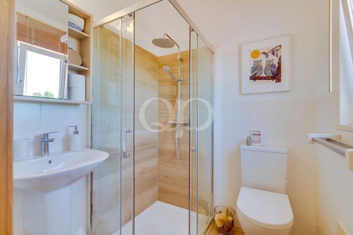 Image No.17-5 Bed House for sale