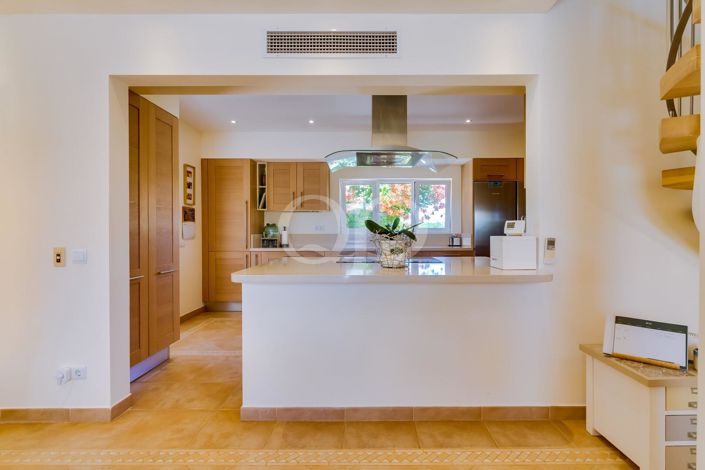 Image No.24-5 Bed House for sale