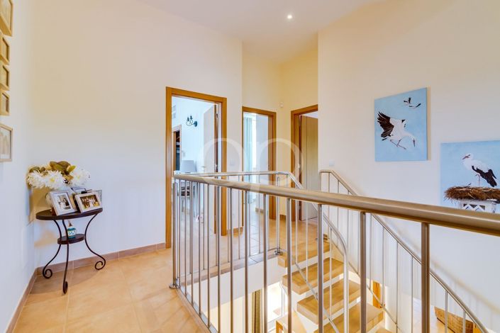 Image No.32-5 Bed House for sale