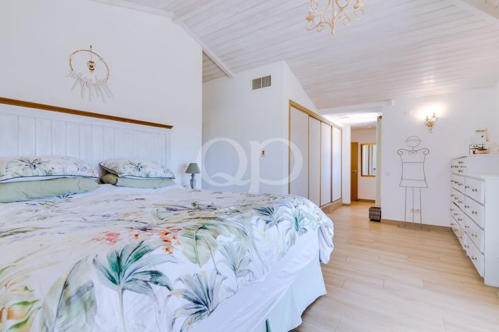 Image No.37-5 Bed House for sale