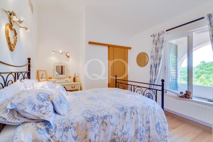 Image No.38-5 Bed House for sale