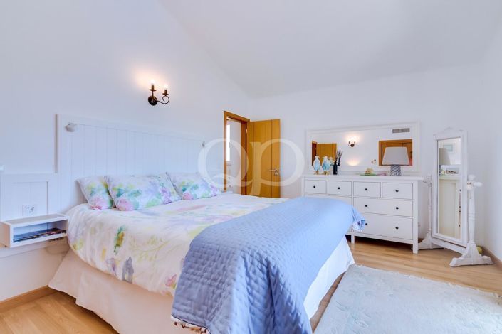 Image No.9-5 Bed House for sale